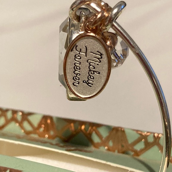 DISNEY EXPANDABLE CHARM BRACLET MICKEY FOREVER NWT IN BOX - Picture 5 of 5